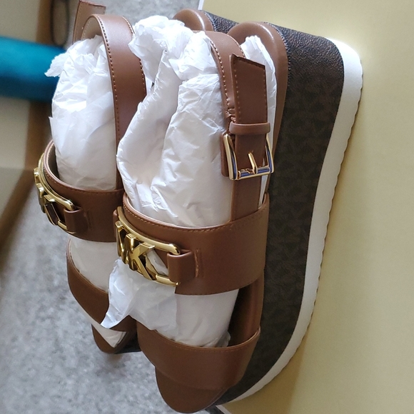 beautiful  Mk brown  wedges  in size 6 - Picture 2 of 4